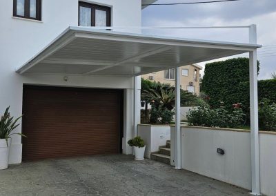 Στέγαστρο με πάνελ πολυουρεθάνης